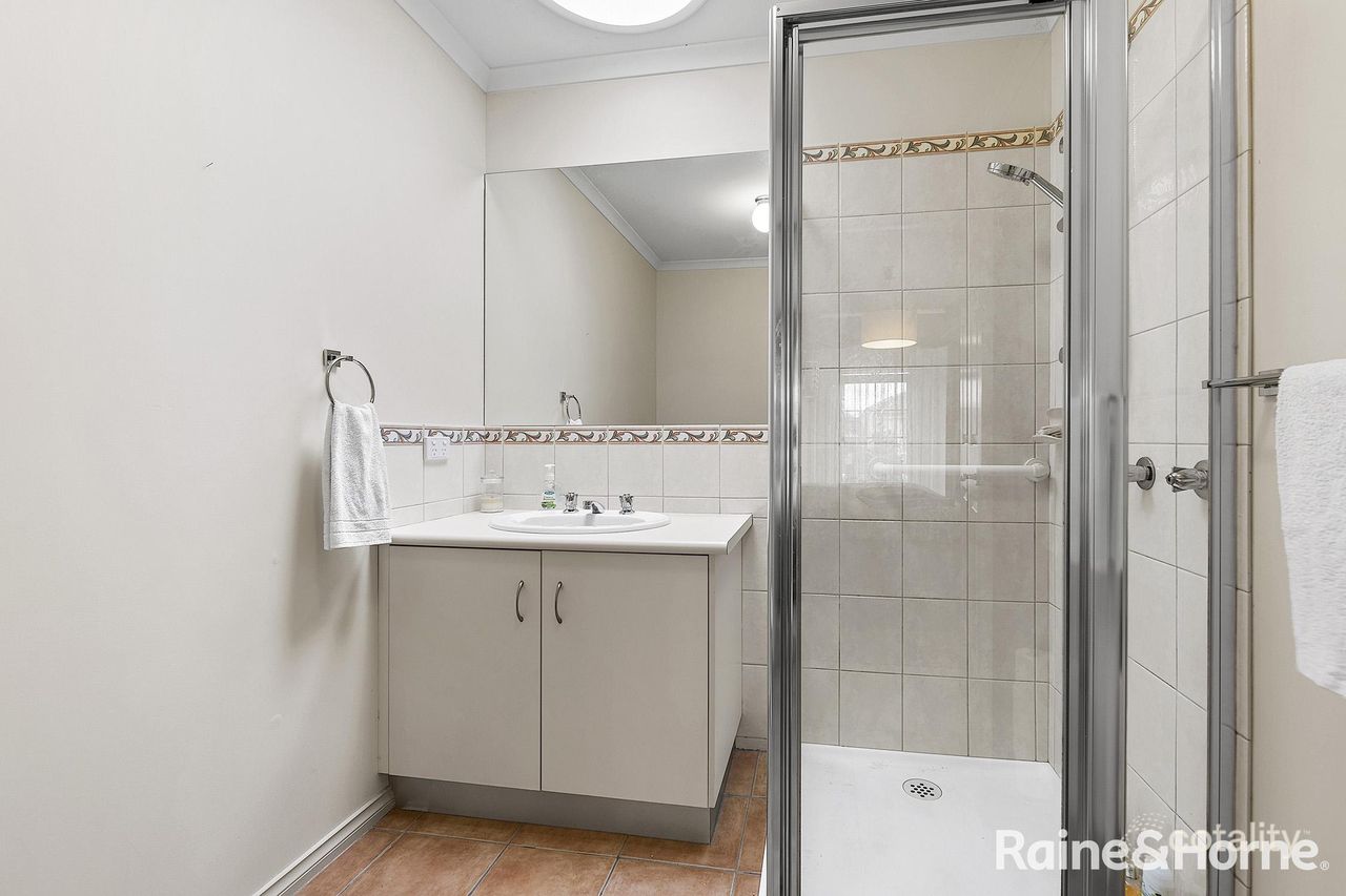 2/13 Jade Way, Hillside, VIC 3037