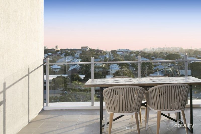 1049/123 Cavendish Rd, Coorparoo, QLD 4151