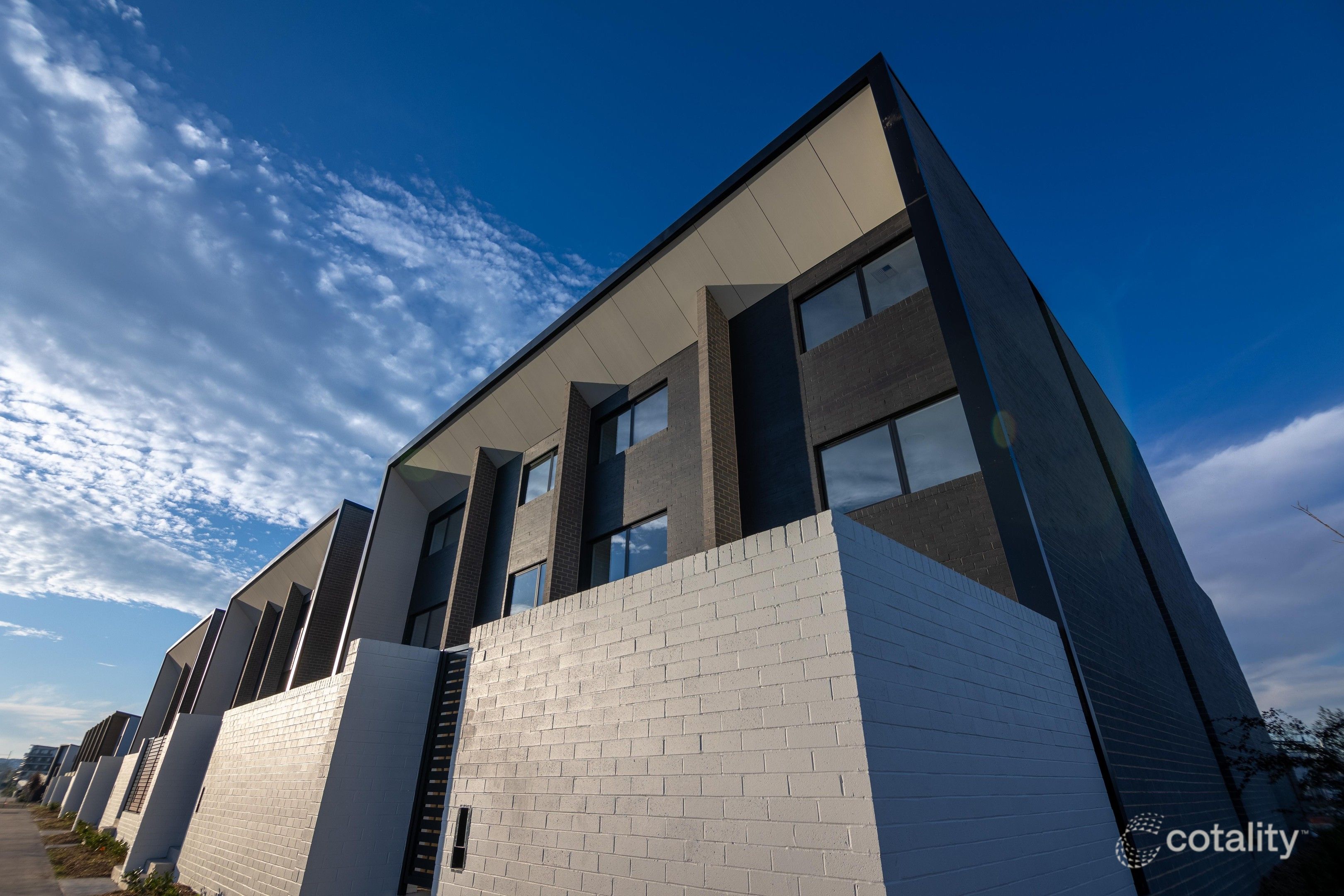 2/1 Cornelius St, Coombs, ACT 2611