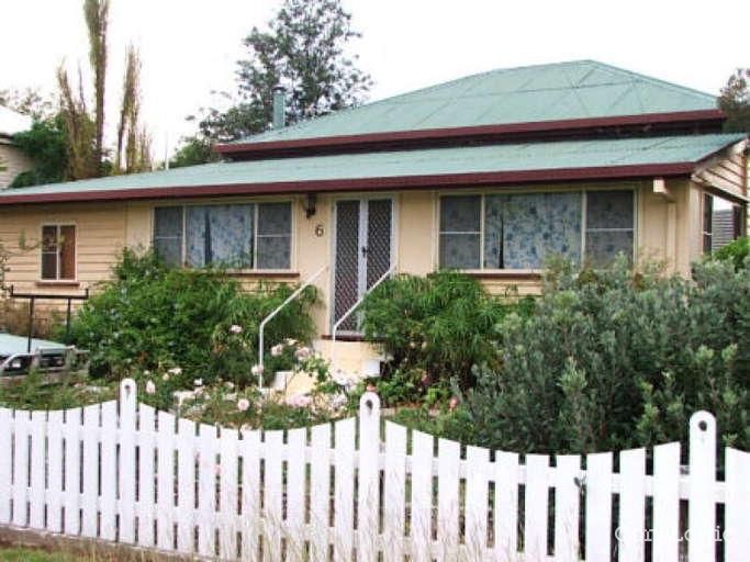 6 Pratten St, Warwick, QLD 4370