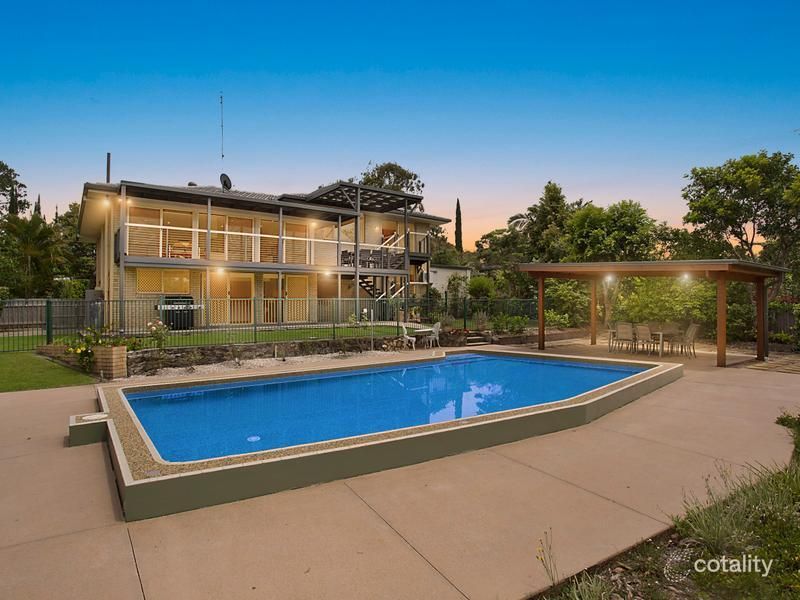 23 Tambourah Dr, Benowa, QLD 4217