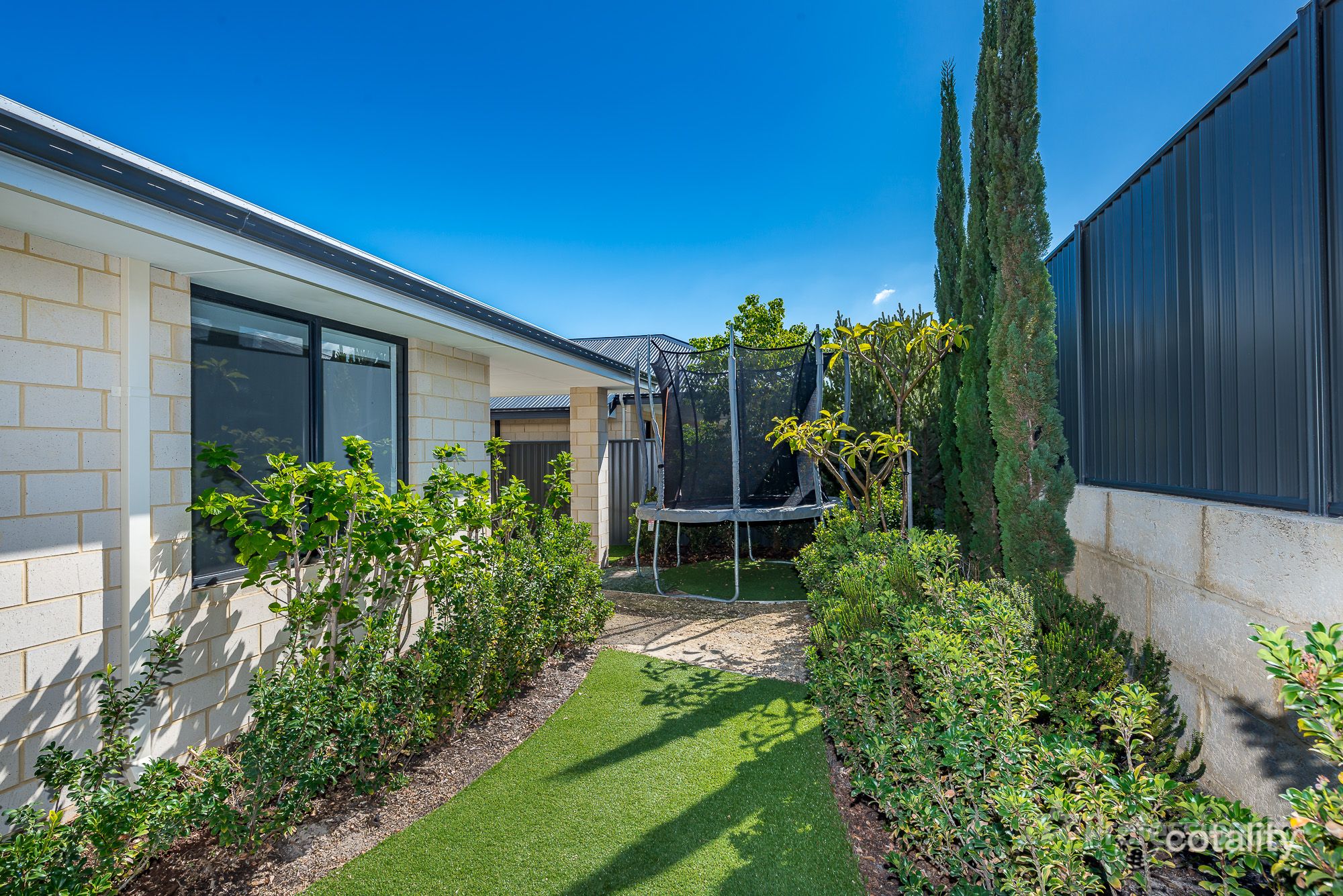 18 Pandora Dr, Jindalee, WA 6036