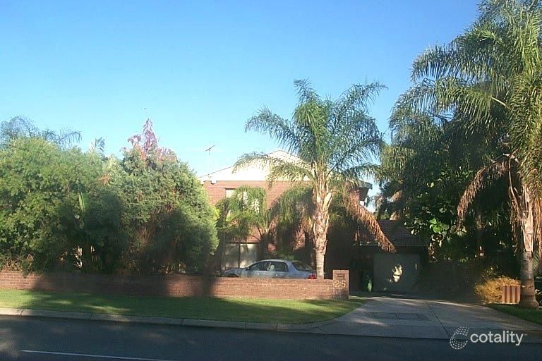 25 Stanton Rd, Redcliffe, WA 6104