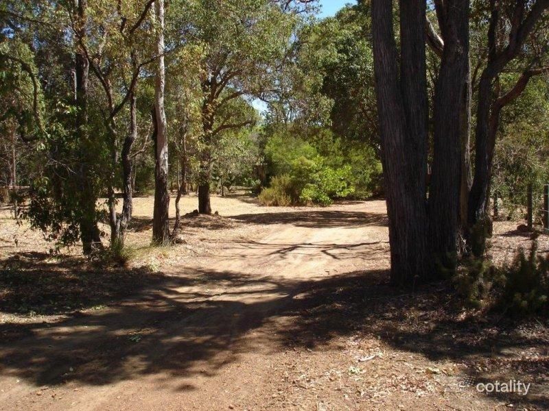 30 Edward Rd, Lesmurdie, WA 6076