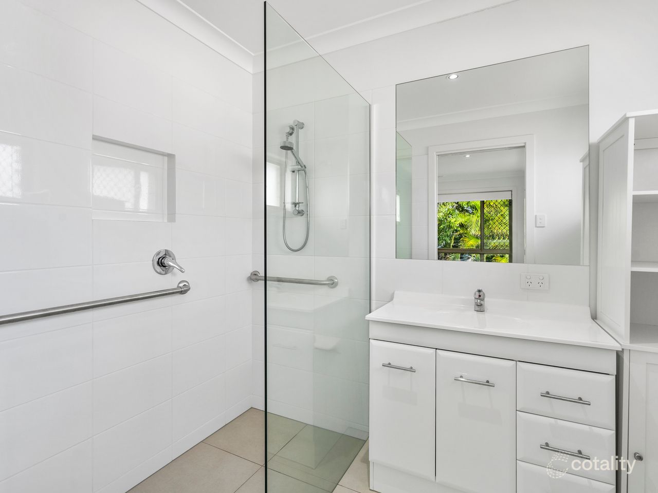 3 Beacon Ct, Elanora, QLD 4221