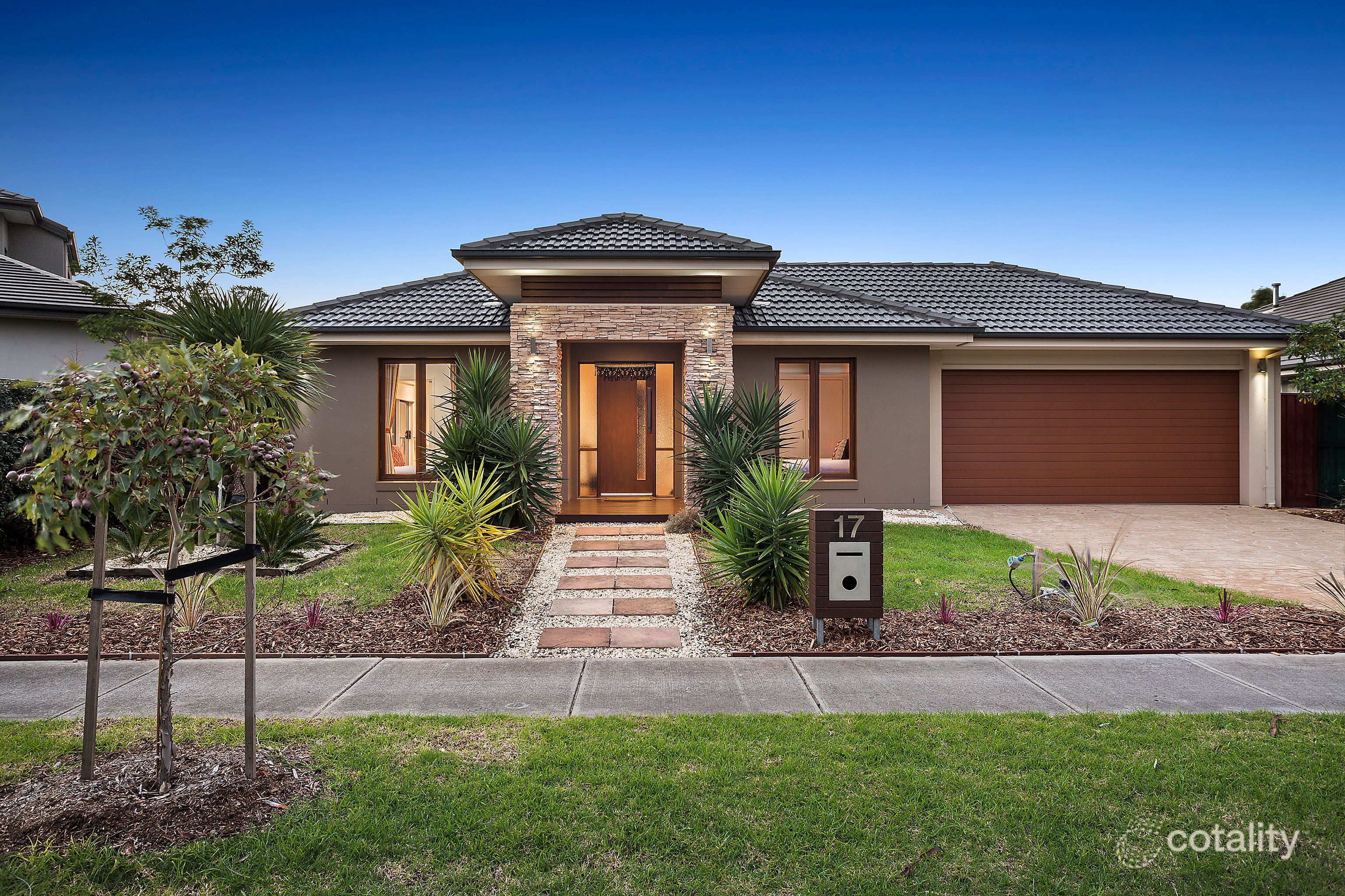 17 Barmah Pl, Waterways, VIC 3195