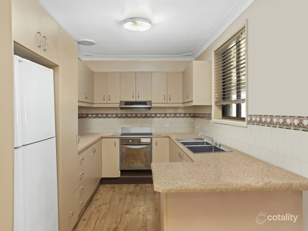 853 Montpelier Dr, The Oaks, NSW 2570