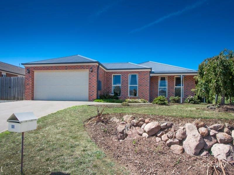 52 Robb Dr, Romsey, VIC 3434
