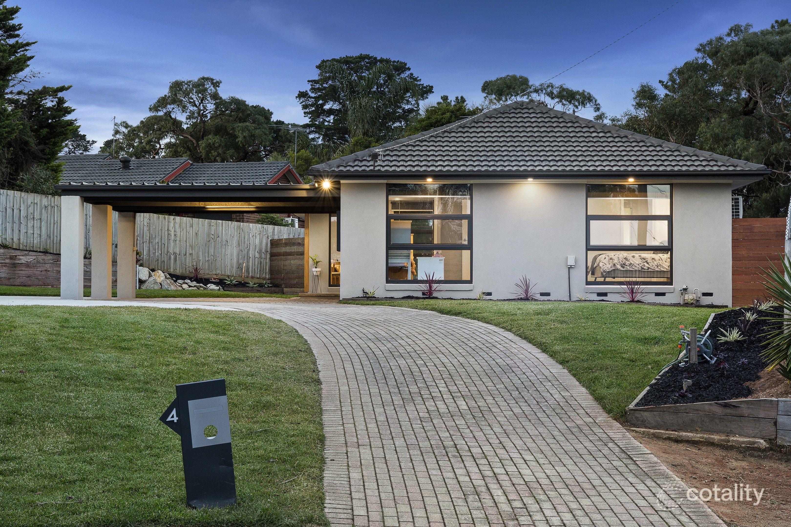 4 Naomi Ct, Frankston, VIC 3199