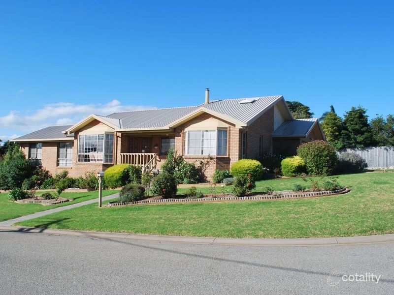 27 Bung Yarnda Ct, Lakes Entrance, VIC 3909