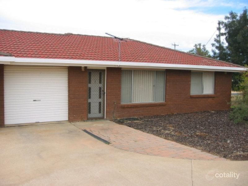 1/61 Blackett Ave, Young, NSW 2594