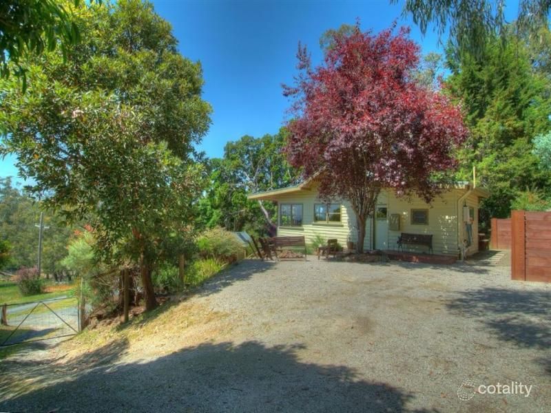 24 Bridgewater Rd, Seville East, VIC 3139