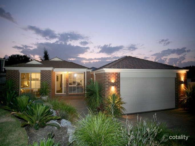 16 Dunnell Rise, Berwick, VIC 3806