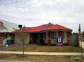 37 Gatehouse Pde, Cranbourne East, VIC 3977