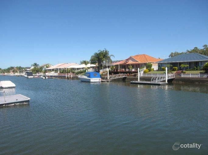 101 Pebble Beach Dr, Runaway Bay, QLD 4216