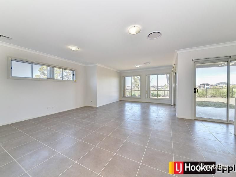 26 Oakhill Cres, Colebee, NSW 2761