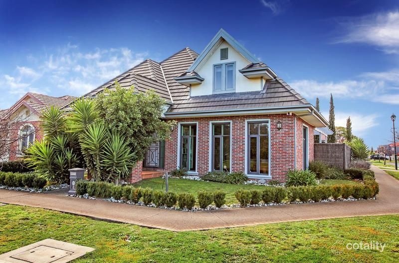 4 Sherdley Grn, Caroline Springs, VIC 3023