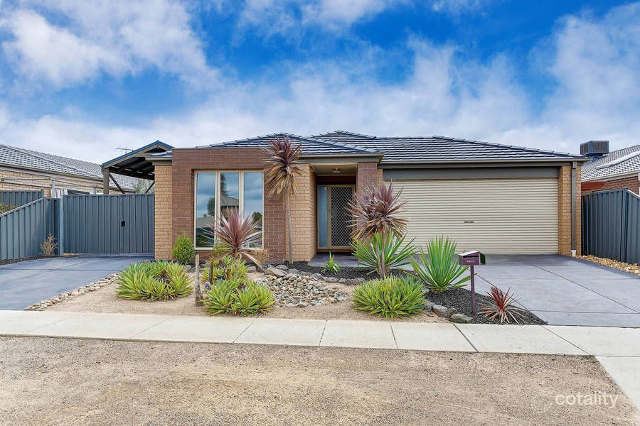 12 Murrumbidgee St, Manor Lakes, VIC 3024