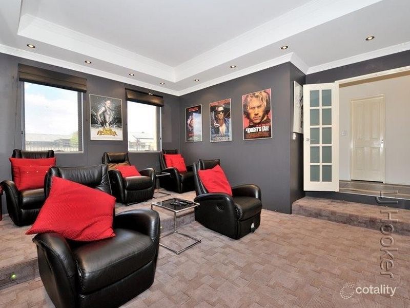 4 Apache Bvd, Rockingham, WA 6168