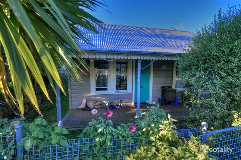 96 Govetts Leap Rd, Blackheath, NSW 2785