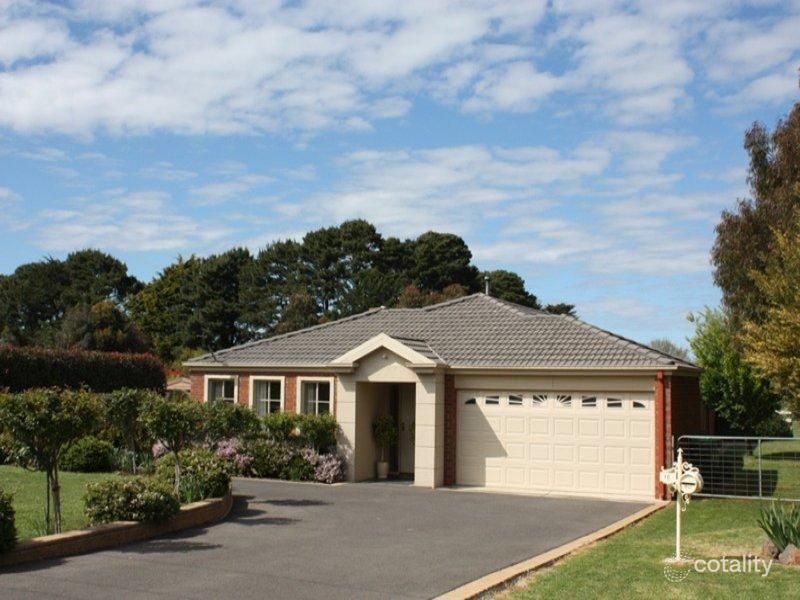 10 Bowkett Cl, Romsey, VIC 3434