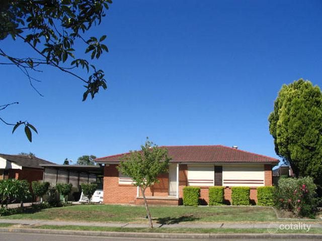 32 Glenfern Cres, Bossley Park, NSW 2176