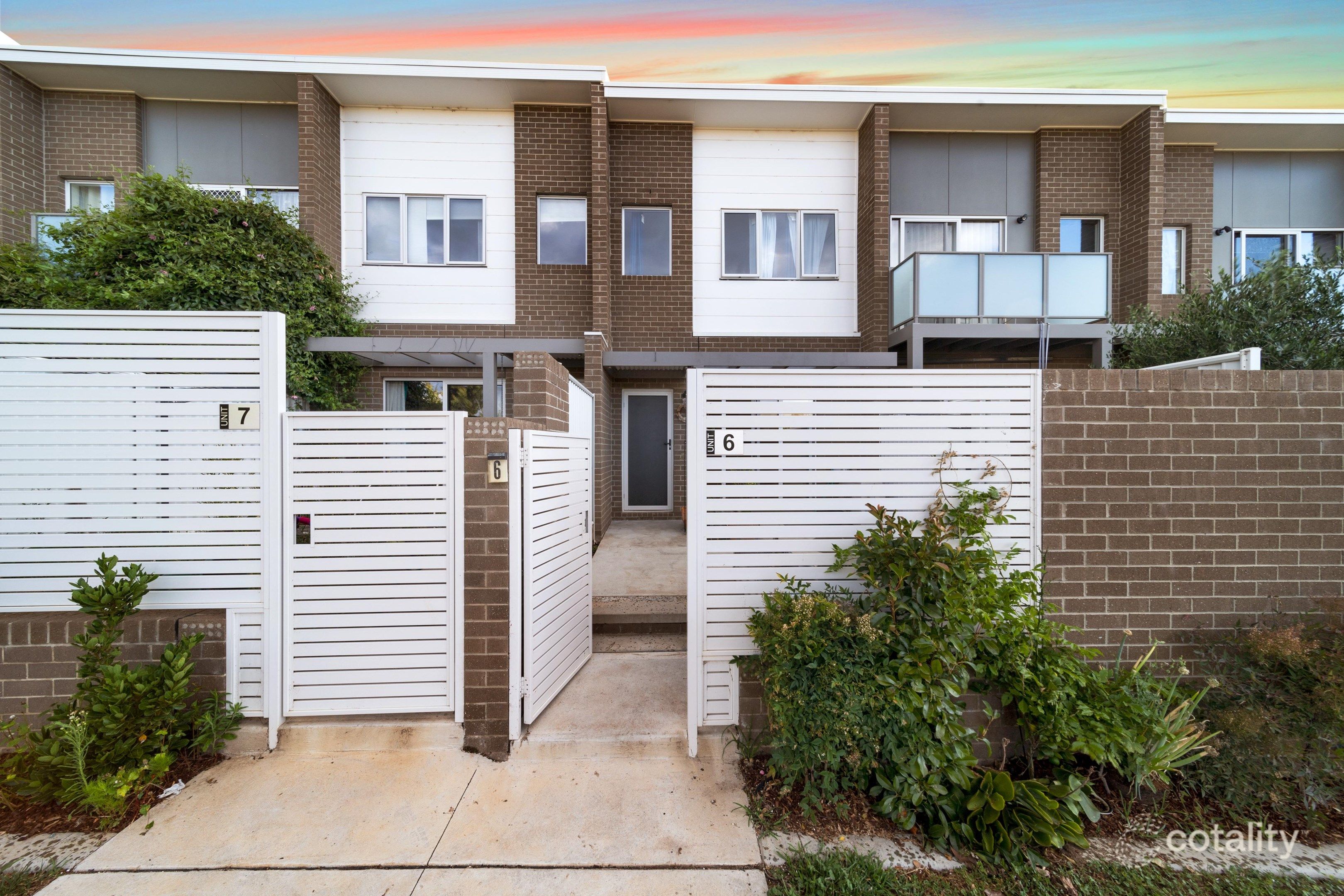 6/33 Arthur Blakeley Way, Coombs, ACT 2611