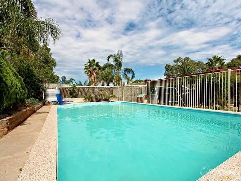 14 Woodlands Rd, Elizabeth Downs, SA 5113