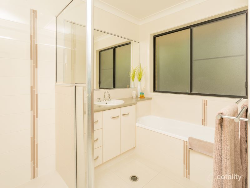 8 Herbert Way, Rural View, QLD 4740