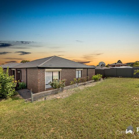 33 Rain Lover Dr, Kurunjang, VIC 3337