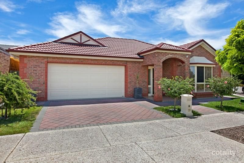 19 Weatherstone Cres, Mawson Lakes, SA 5095