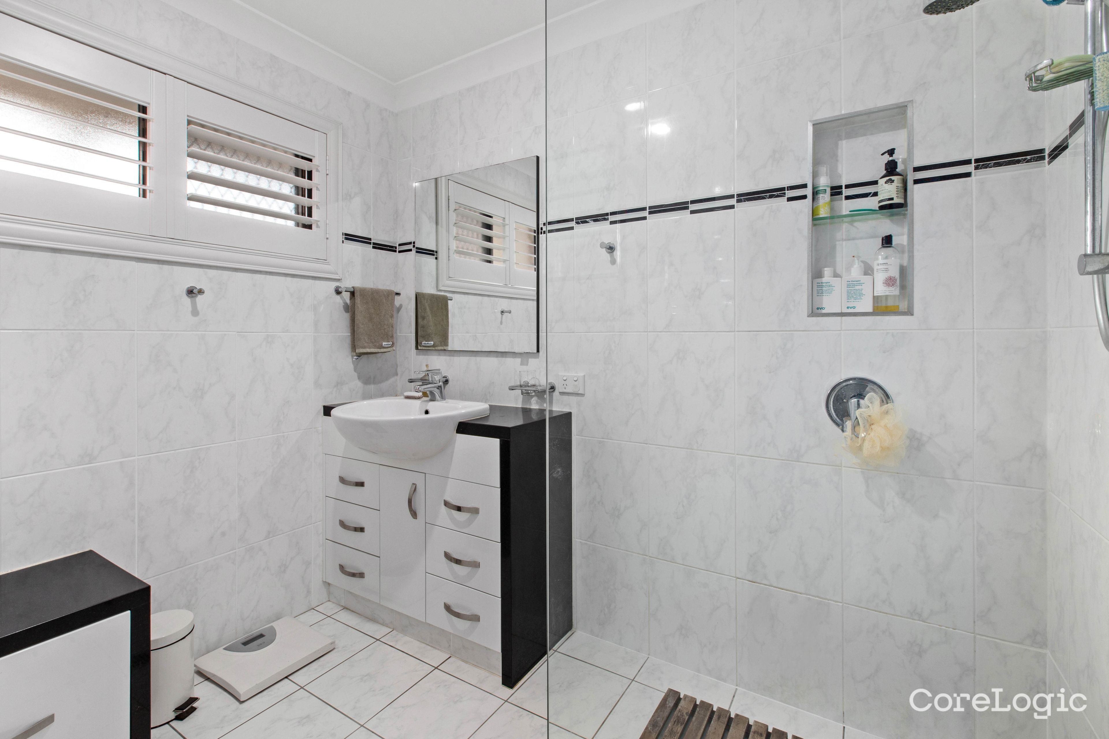 109 Cadogan St, Carindale, QLD 4152