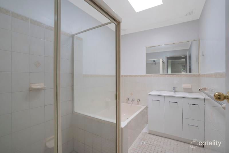 4 Michael Cres, Valentine, NSW 2280