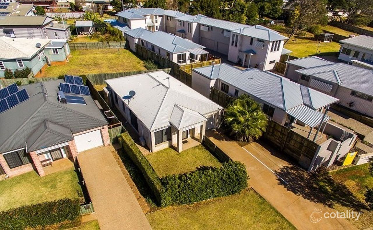 3/2 Swallow Ct, Newtown, QLD 4350