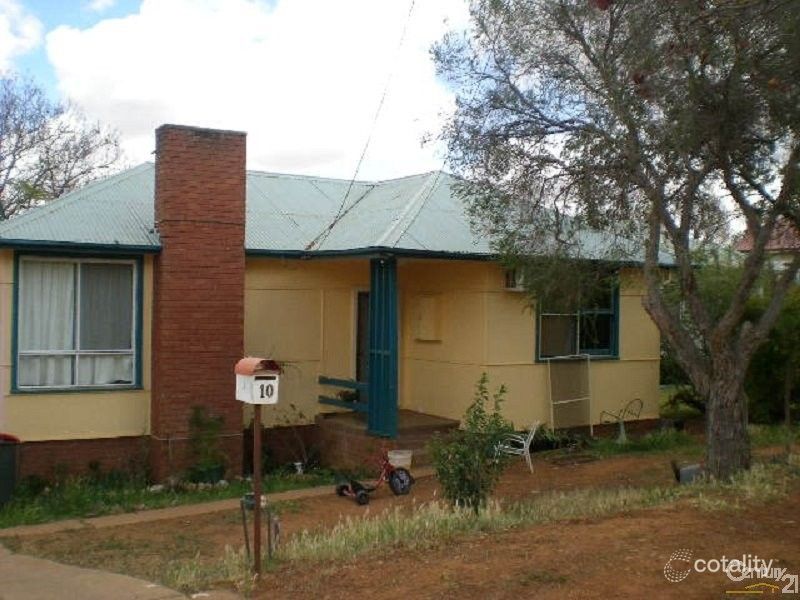 10 Charles Rigg Ave, Parkes, NSW 2870