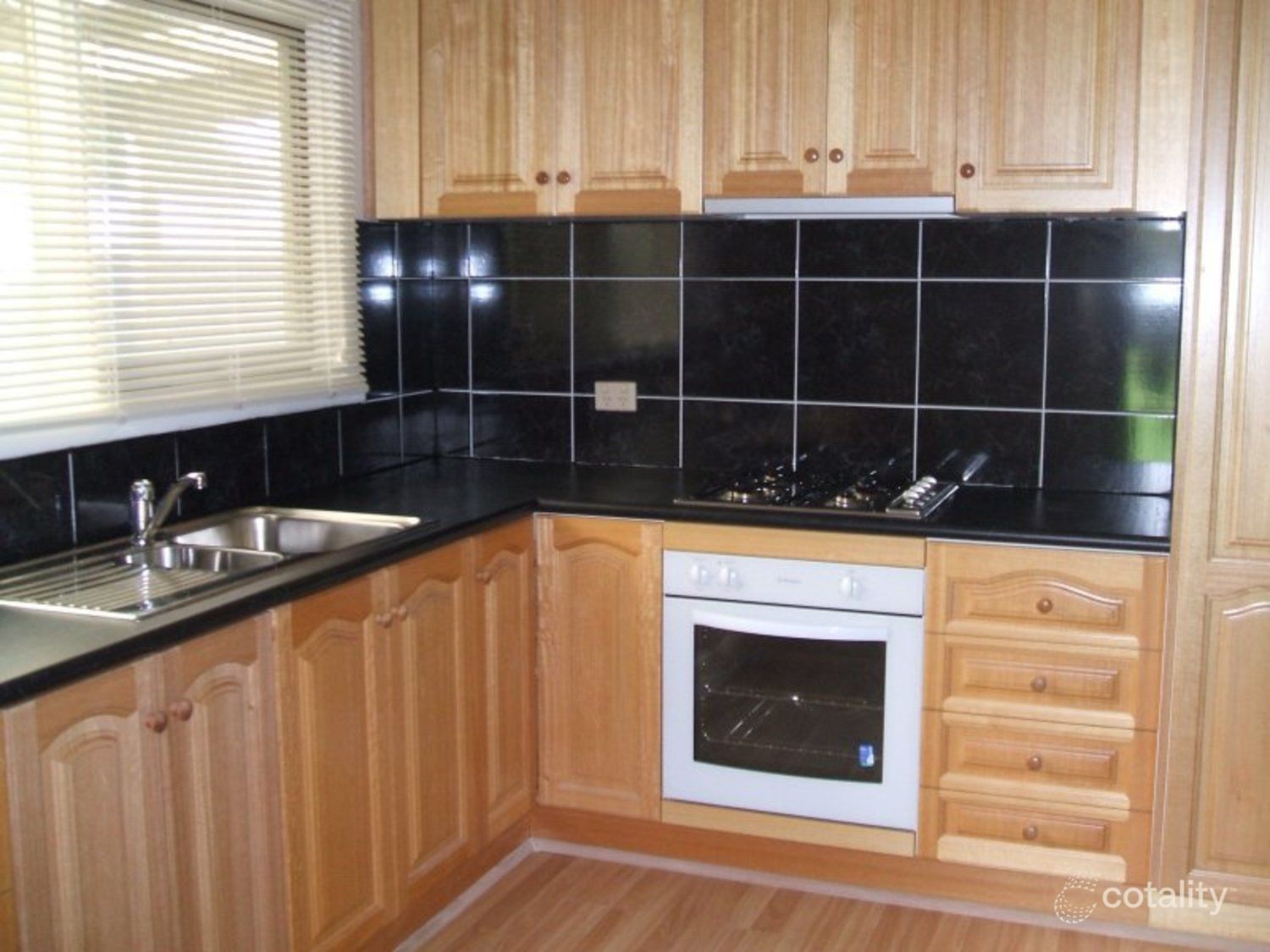 1/6 Lawrence Ct, Bayswater, VIC 3153