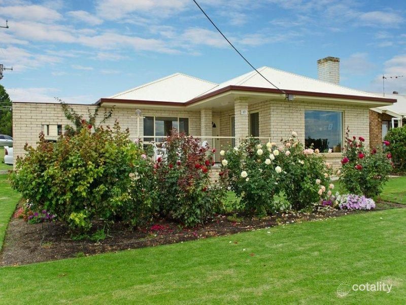 17 Captain Sturt Pde, Hindmarsh Island, SA 5214