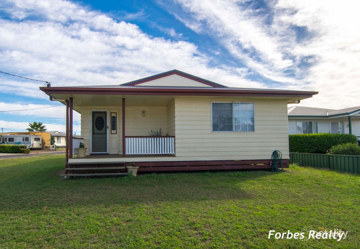 20 Leichhardt Ave, Dalby, QLD 4405