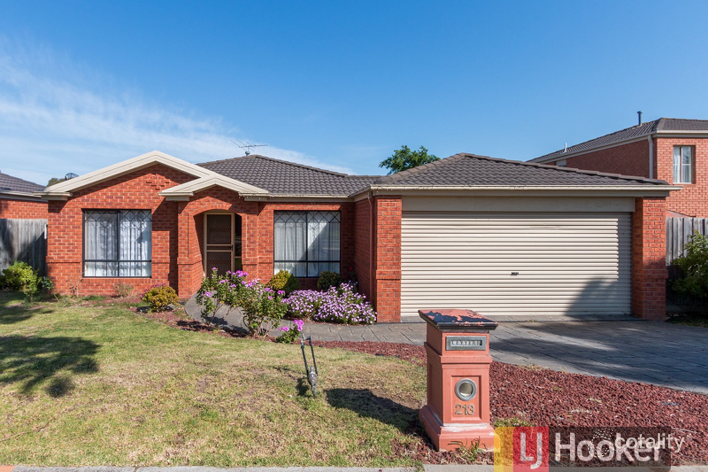 213 Monahans Rd, Cranbourne West, VIC 3977