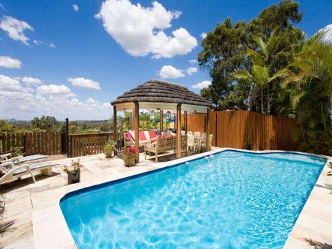 1024 South Pine Rd, Everton Hills, QLD 4053