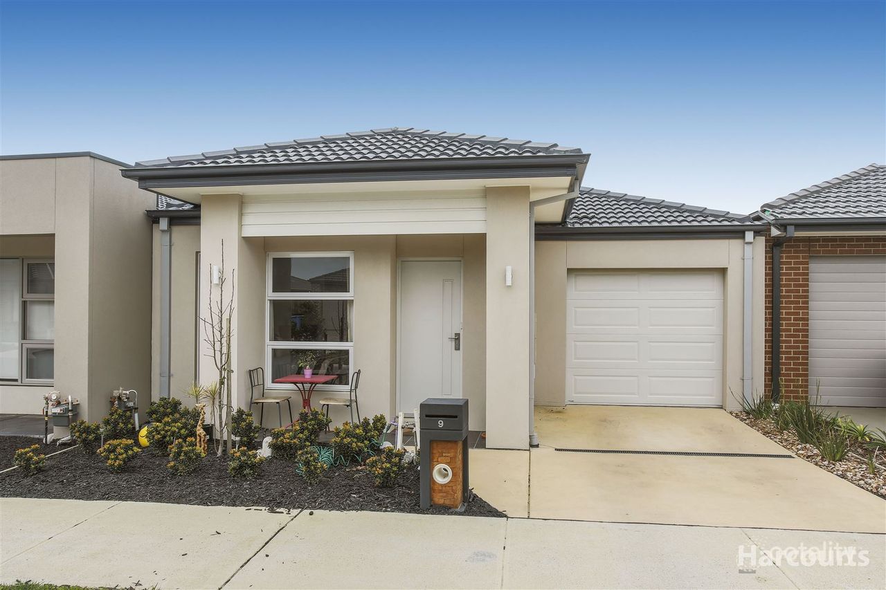 9 Barcelona Ave, Clyde North, VIC 3978