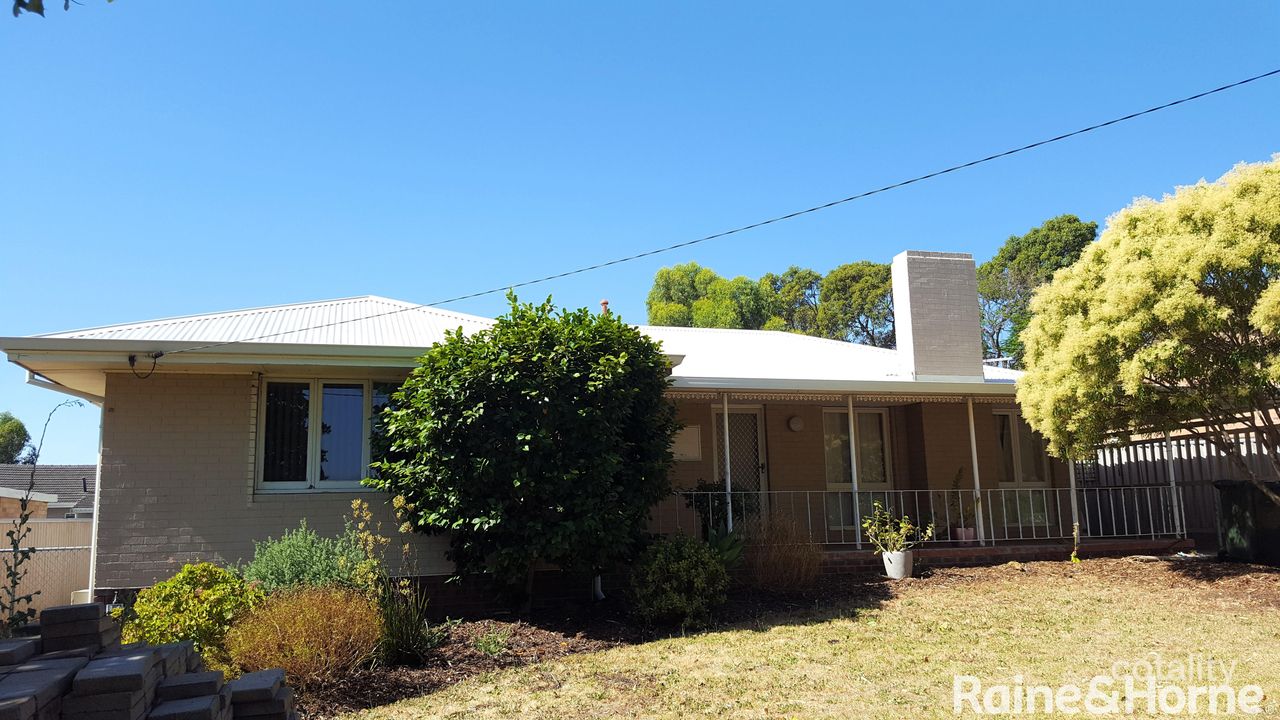 29 Frederic St, Koongamia, WA 6056