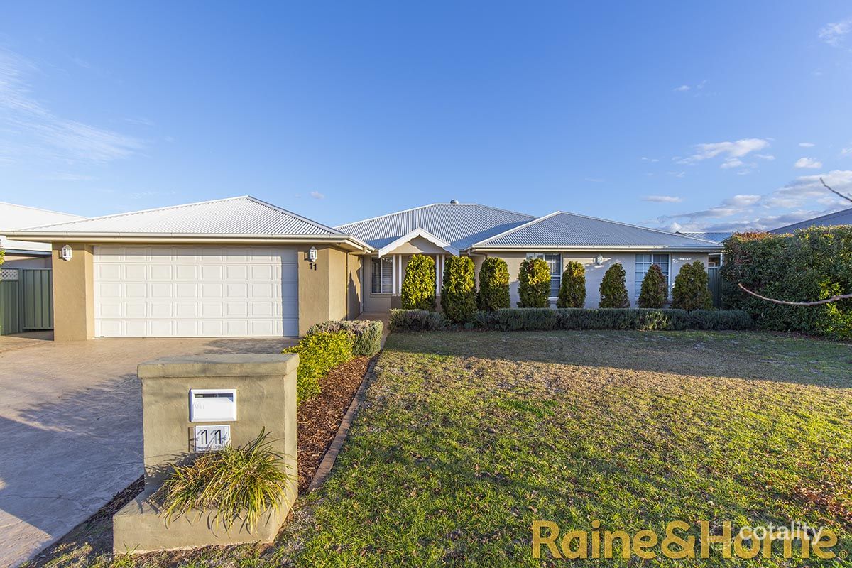 11 Holmwood Dr, Dubbo, NSW 2830
