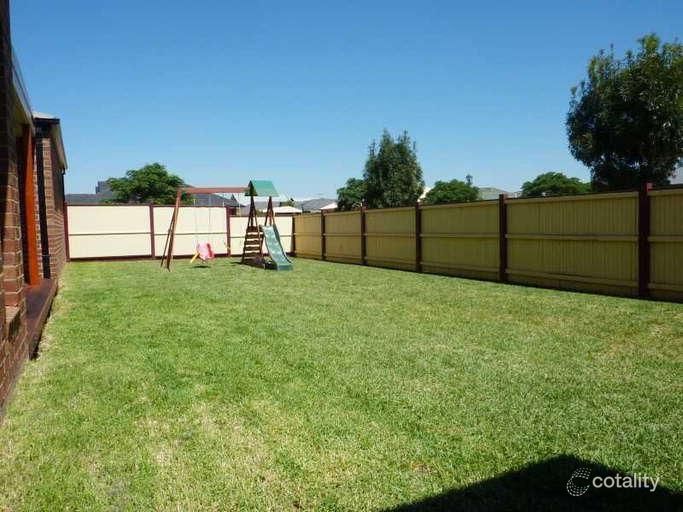 27 Great Barr Cres, Caroline Springs, VIC 3023