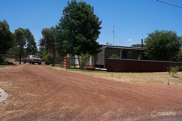28 Thomas St, Pinjarra, WA 6208