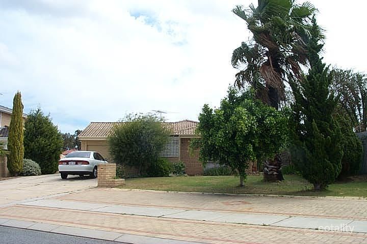 4b Higham Rd, Marangaroo, WA 6064