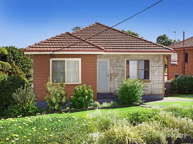 82 Weringa Ave, Lake Heights, NSW 2502