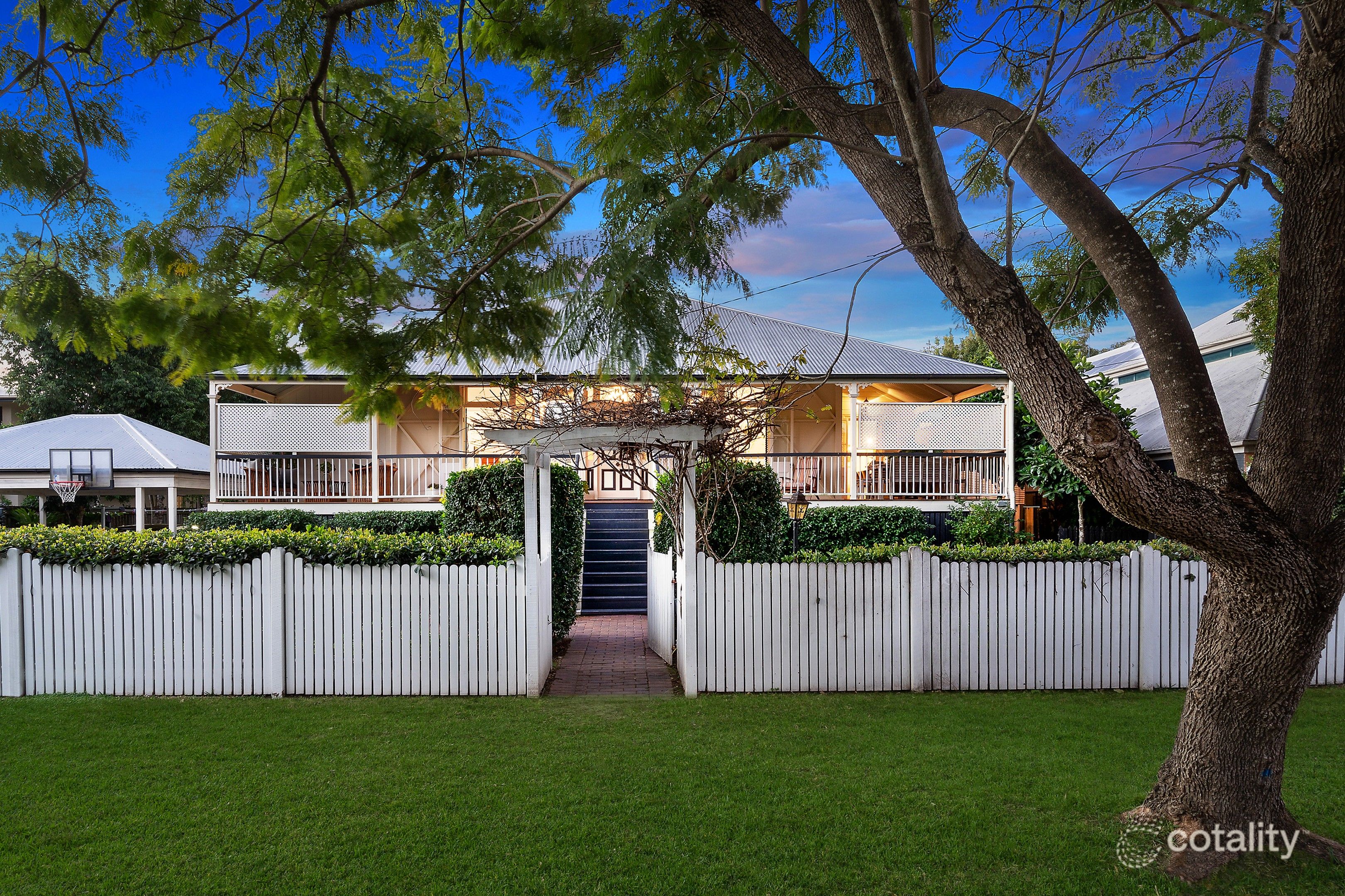 81 Kew Rd, Graceville, QLD 4075