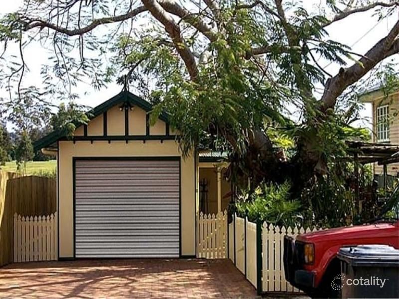 37 Vivian St, Tennyson, QLD 4105