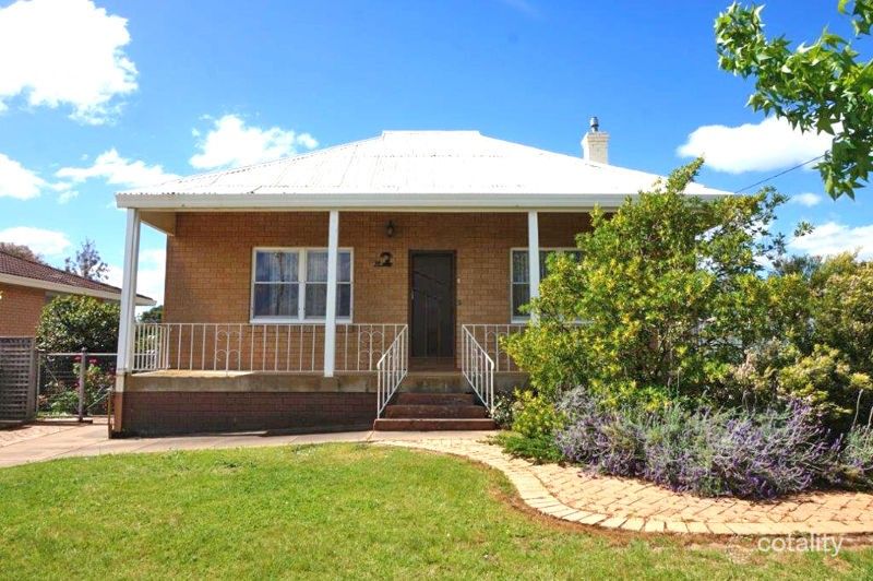 14 Cross St, Junee, NSW 2663